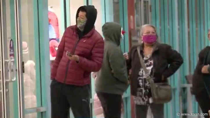 San Marcos outlets draw Black Friday shoppers — but can in-person compete with online deals?