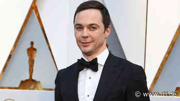 „The Big Bang Theory“-Star Jim Parsons: Wie Sheldon Cooper sieht er nicht mehr aus! - RTL Online