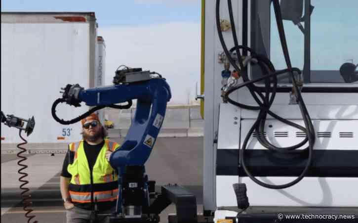 Autonomous Truck Yard Has More Robots Than Human Workers
