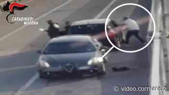 Modena, si fingevano pubblici ufficiali: ecco come raggiravano le vittime - Corriere TV