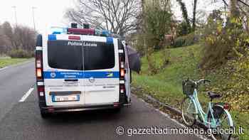 Modena, viale Italia, una ciclista investita: la 34enne in ospedale - La Gazzetta di Modena