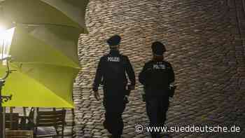 Gesundheit - Dresden - Hotspot-Regelung: Ausgangssperre in zehn Landkreisen - Gesundheit - SZ.de - Süddeutsche Zeitung