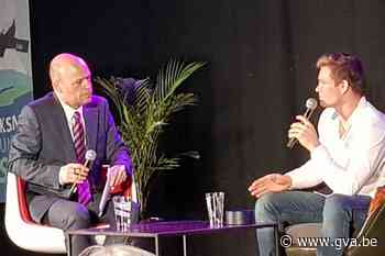 Matthias Casse op de praatstoel tijdens huldiging (Hemiksem) - Gazet van Antwerpen