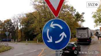 Parchim: Auto und Fahrradfahrer stoßen in Kreisverkehr zusammen | svz.de - svz.de