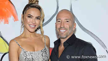 Chrishell Stause, Jason Oppenheim spend Thanksgiving serving meals to the homeless: ‘Tons to be thankful for’