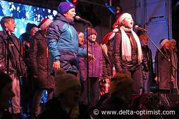 Photos: Downpour doesn’t dampen Christmas spirit in Ladner Village - Delta-Optimist