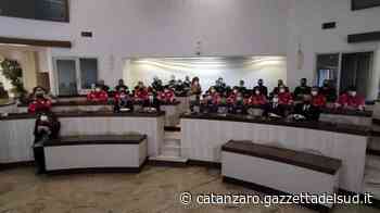 Crotone, la città ringrazia gli eroi “salva-migranti”: «Danno un senso alla par - Gazzetta del Sud - Edizione Catanzaro, Crotone, Vibo