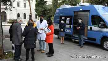Bari, in piazza un camper della polizia per aiutare le vittime della violenza di genere - La Repubblica