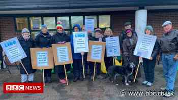 Paralympian joins vigil to save Kenilworth's outdoor lido