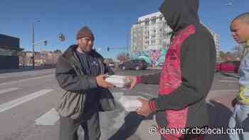 Aurora Teens Hand Out Thanksgiving Meals To People In Need - CBS Denver