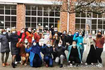 Leraren basisschool verrassen directeur in quarantaine: “We zetten de school eens goed op ‘stelten’”