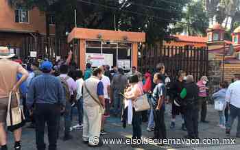 Jubilados del Ayuntamiento de Cuernavaca cierran calles y reclaman derechos - El Sol de Cuernavaca