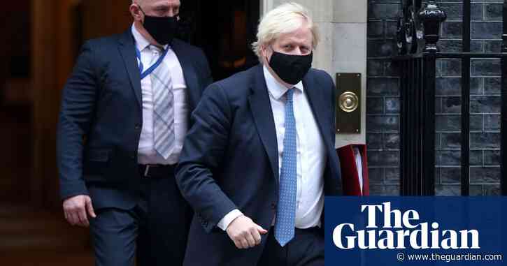 Action over variant shows government keen to avoid Christmas calamity of 2020