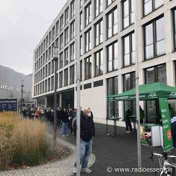 Corona in Essen: Rekord-Impfung am AOK-Haus - Radio Essen