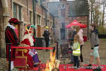 Sinterklaas ontvangt 400 kinderen in het voorpark van Veltwijck