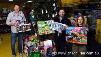 Selkirk Bricks supports 3BA Christmas Appeal with $1000 donation to be spent at Toyworld Ballarat - Ballarat Courier
