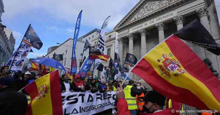 Großer Protest gegen Abschaffung des «Knebelgesetzes»