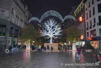 Centrum licht op met ruim 18 kilometer aan kerstverlichting - Het Nieuwsblad