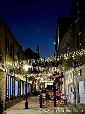 Hampstead sparkles as Christmas lights go up on the high street. - Xenia Ramirez -Espain North London Collegiate School