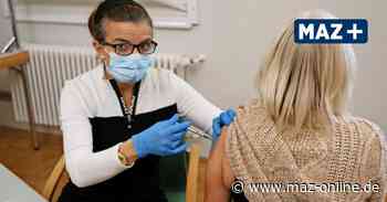 Booster-Boom: Lange Schlange bei Impfaktion vorm Landratsamt in Rathenow - Märkische Allgemeine Zeitung