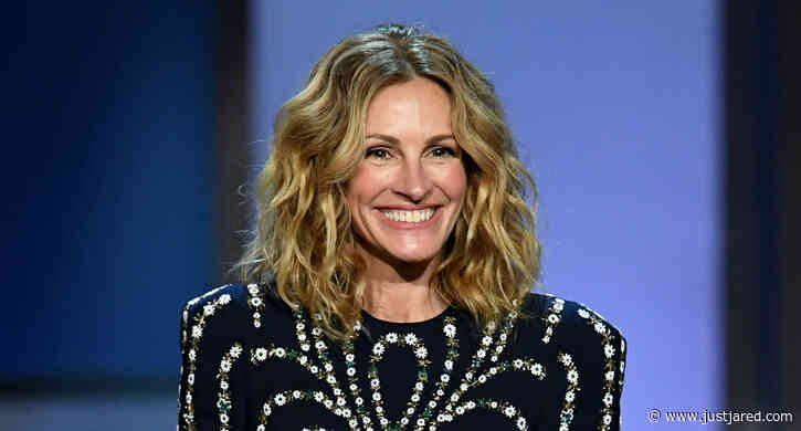 Julia Roberts Shares Rare Selfie While Celebrating Thanksgiving in Australia
