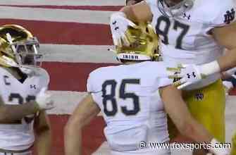 Jack Coan throws his second touchdown of the game, this time to George Takacs, Notre Dame takes a 14-0 lead over Stanford
