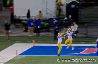 Jarret Doege connects with Winston Wright Jr. on the 14-yard touchdown pass, West Virginia leads Kansas 7-3