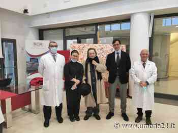 Una copia dell’opera Entropia IV all’ospedale di Perugia, la dona Venanti in occasione della sua mostra - Umbria 24 News