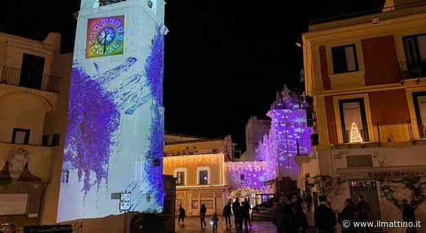 Natale a Capri, con “Endless Blue”: accesa la video installazione in Piazzetta - Il Mattino