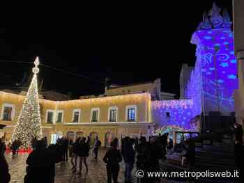 Capri, in piazzetta è già Natale: accese le luminarie - Metropolis