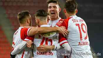 Dresden-Fluch gebrochen: Jahn-Joker stechen in "Schlacht" - Süddeutsche Zeitung