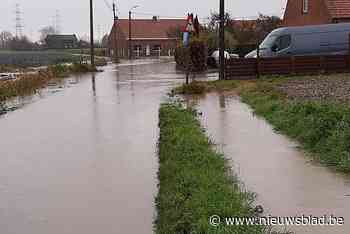 Straten overstroomd door hevige regen