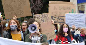 «Non una di meno», il corteo a Catania per dire no alla violenza sulle donne - La Sicilia