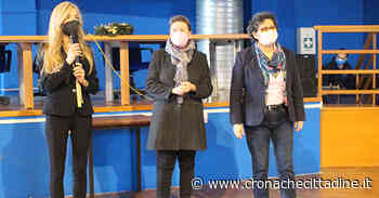 Colleferro. “Una panchina per testimoniare”. Gli studenti dell'Ipia dell'Iis “Gramsci” di Valmontone hanno partecipato alla “Giornata mondiale contro la violenza sulle donne” - Cronache Cittadine