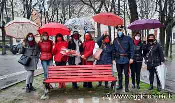 Anche a Voghera la panchina rossa per la Giornata mondiale contro la violenza sulle Donne - Oggi Cronaca