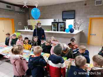 Boekenbeurs in VBS De Bron in Wellen - Het Belang van Limburg