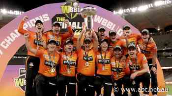 Perth Scorchers hold off Adelaide Strikers to win first WBBL title in front of 15,511 fans - ABC News