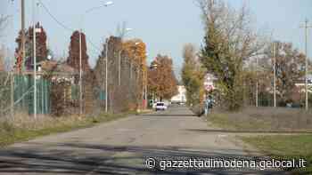 Modena. Si schianta sulla Contrada, scappa e abbandona la moglie - La Gazzetta di Modena