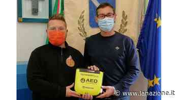 Un defibrillatore per ’La Ferrara’ La donazione di Marco Genovesi - La Nazione