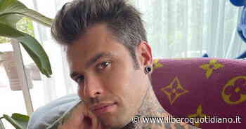 Fedez canta Marco Travaglio, a cosa si è ridotto il rapper: insulti per tutti ma... chi "scorda" - LiberoQuotidiano.it