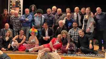 Standing ovation al Teatro delle Energie di Grottammare per i 40 anni di attività di Angelo Carestia ⋆ Ultime notizie Marche: Cronaca, Sport, Politica - TM notizie