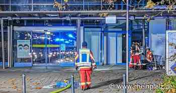 Technischer Defekt sorgt für starken Rauch in Schwimmbad - Bruchsal - Rheinpfalz.de