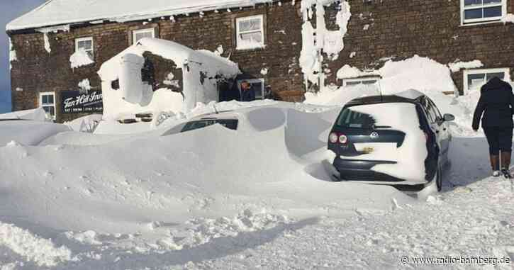Englische Pub-Gäste verbringen dritte Nacht in Kneipe