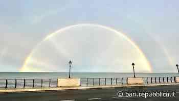 Doppio arcobaleno nel cielo di Bari: "Ci ricorda quanto siamo piccoli di fronte alla Natura" - La Repubblica