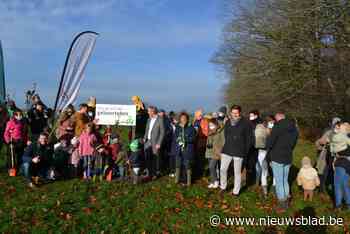 Eerste 1.425 bomen van geboortebos  eindelijk geplant