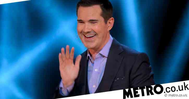Jimmy Carr cheered as he urges ‘dense’ unvaccinated fans to slap themselves across the face during Netflix stand-up