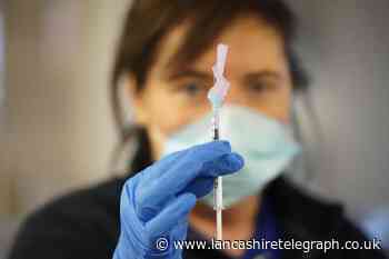 Omicron variant: All people aged 18 and over in the UK offered Covid booster jab
