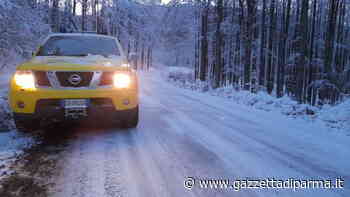 Ghiaccio, auto bloccata: famiglia soccorsa a Prato Spilla - Gazzetta di Parma