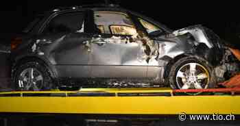 Contro la ringhiera, finisce nel prato - Ticinonline