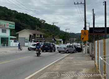 Acidente envolvendo automóveis na BR-282 em Santo Amaro da Imperatriz - Mobilidade Floripa